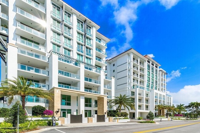 Building Photo - 495 E Royal Palm Rd Unit 402