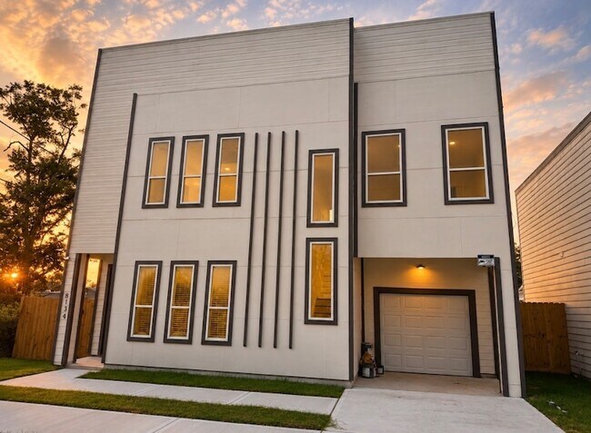 Building Photo - 8134 Penrod St