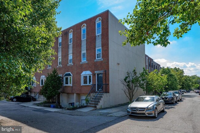 Building Photo - 2822 Ogden St