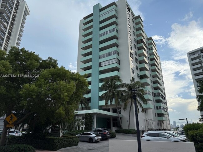 Building Photo - 5 Island Ave Unit 5J