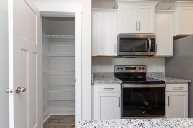 3BR, 2.5BA - 1,601SF - Kitchen / - The Townes at Clairbrook