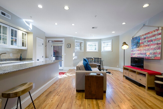 Building Photo - 1738 19th St NW Unit ID605P