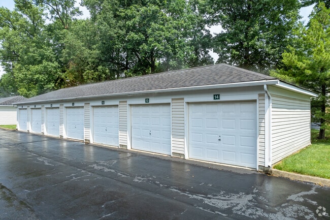 Garages - The Ridge at Chestnut Hill