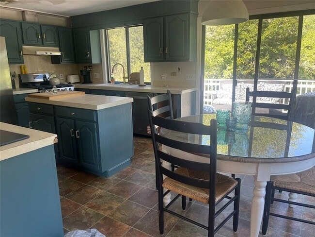 Photo - 16 Pleasant View Dr