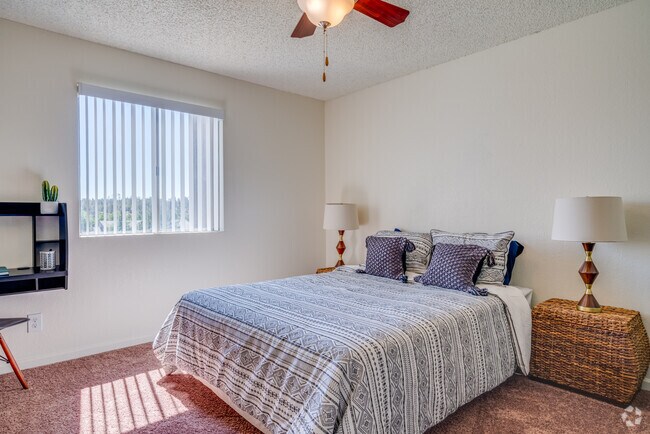 1 BR, 1 BA - 607 SF - Country Club Vista Apartments