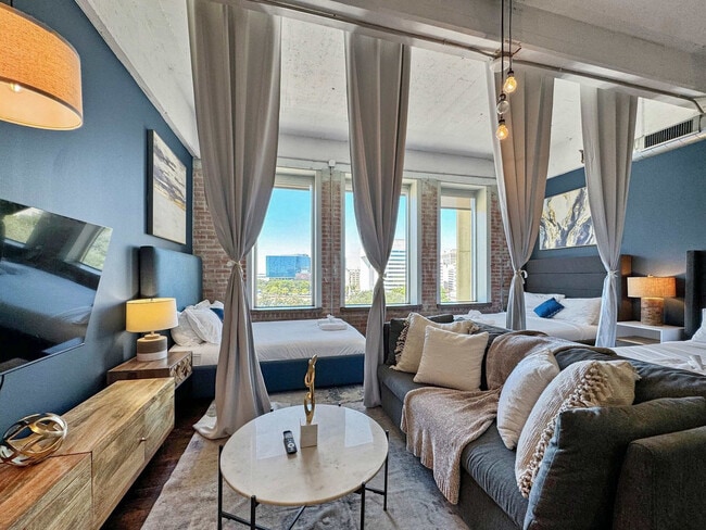 Building Photo - 555 Evergreen St Unit SI ID1075579P