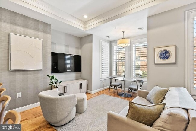 Building Photo - 1224 R St NW Unit 2