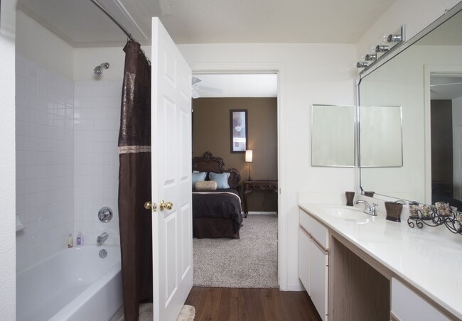 Photo - Las Palmas Apartments