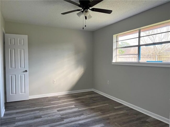 Photo - 14936 Curran Rd