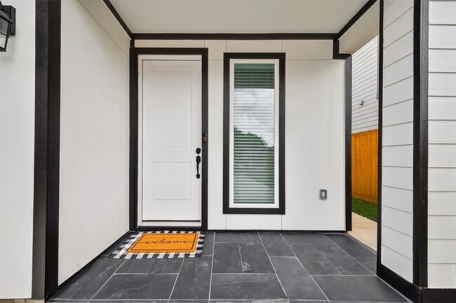 Photo - 5027 Willow Glen Dr Unit B