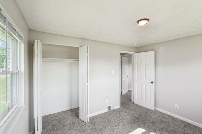 Photo - Columbus Crossing Townhomes