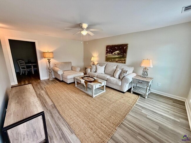 Photo - 117 Webster Wy