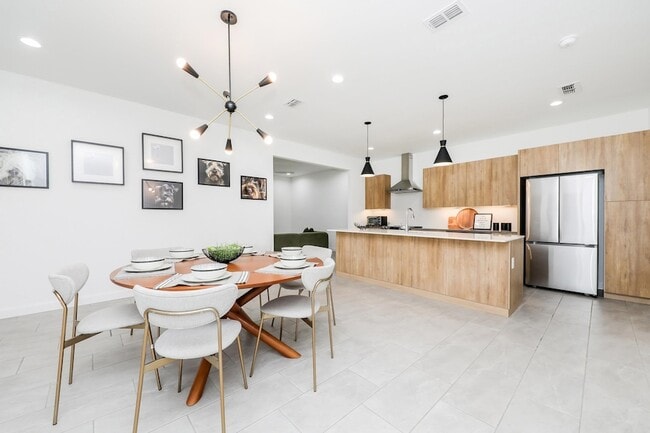 Photo - 305 Deer Path Lp