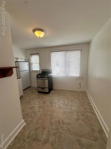 Photo - 122 W Houstonia Ave Unit B