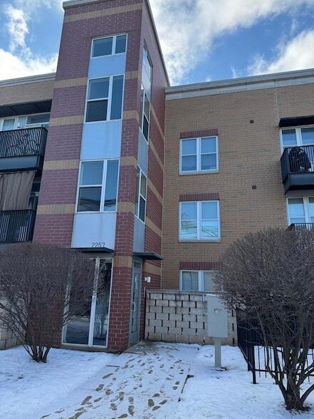 Building Photo - 2257 W Lake St Unit 203