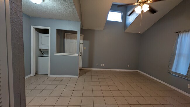 Photo - 4841 Zenith St