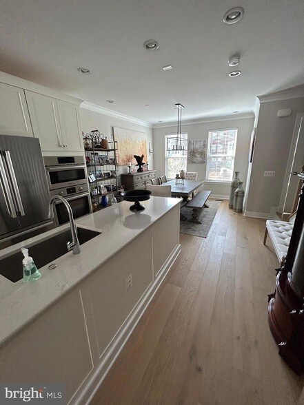 Photo - 10324 Grosvenor Pl