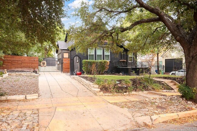 Photo - 418 W Rosewood Ave