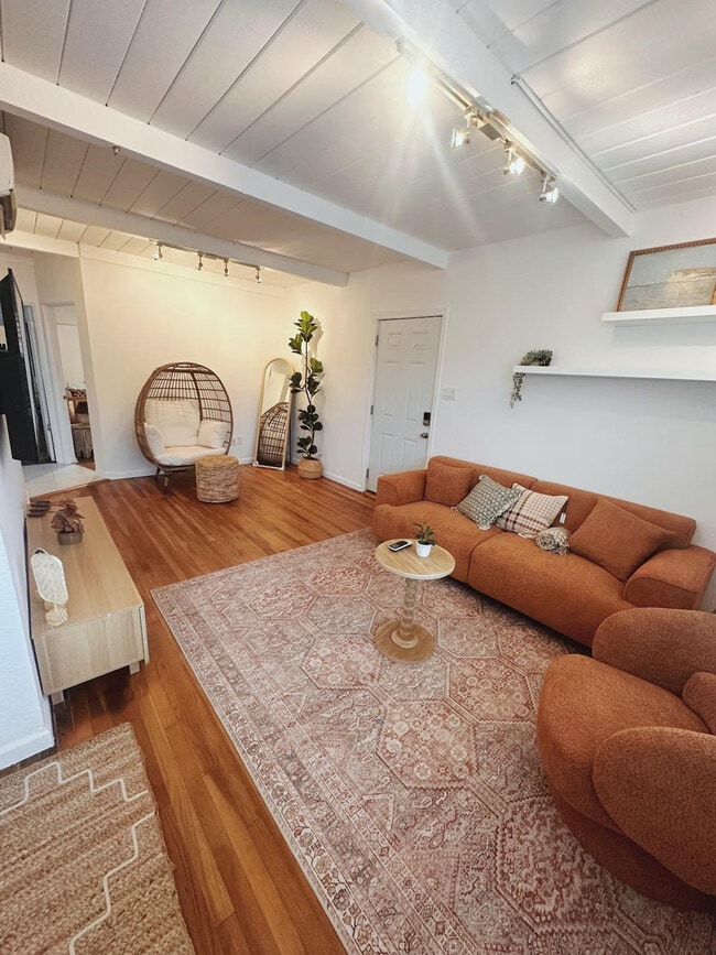 Building Photo - 2710 L St Unit ID1330860P