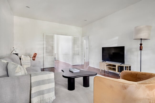 Photo - 135 S Reeves Dr Unit FL2-ID1351