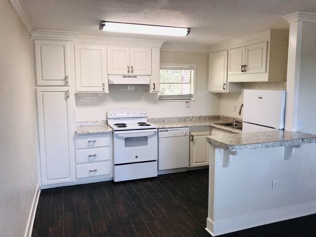 Building Photo - The Hub on 4th