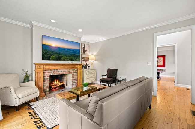 Building Photo - 48 Sherry Ln Unit SI ID1590561P