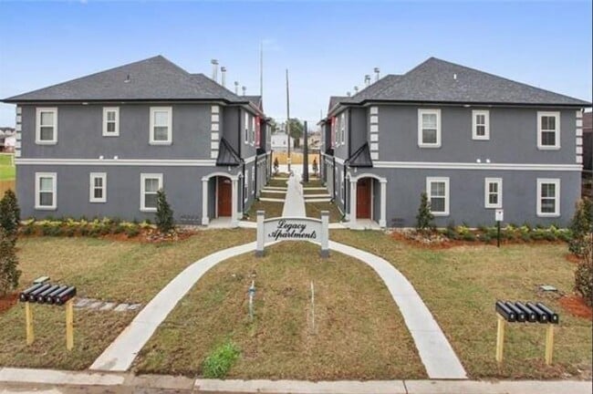 Building Photo - 83 Carriage Ln Unit B