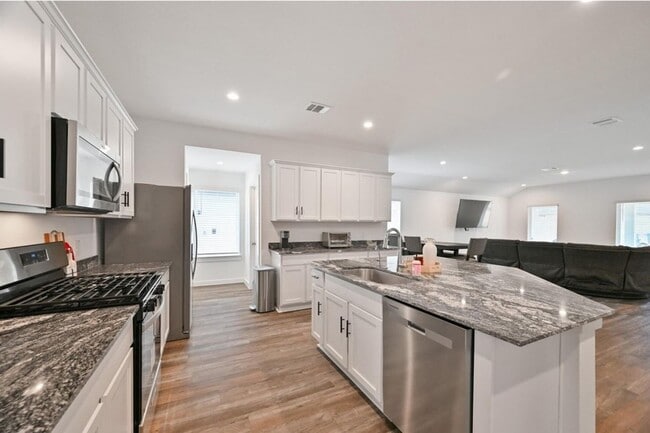 Photo - 1139 Hughes Crossing Dr