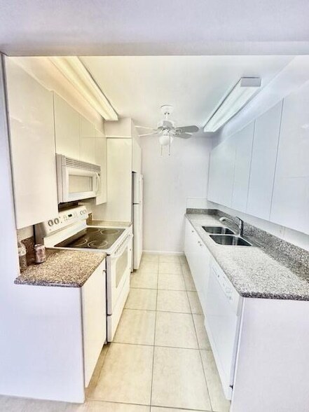 Photo - 2044 Exeter C