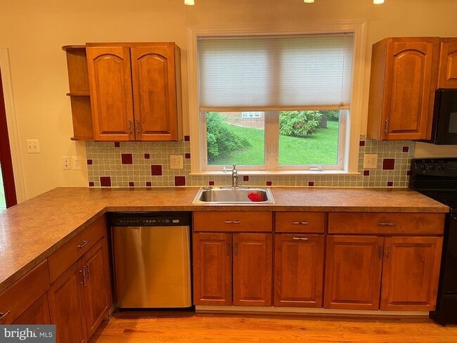 Photo - 118 Quaint Acres Dr