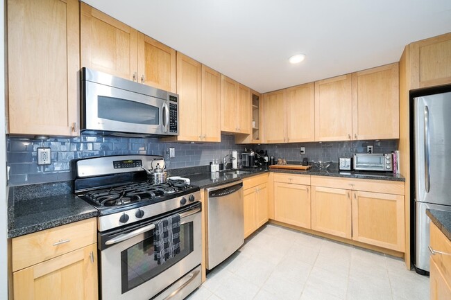 Photo - 700 Grove St