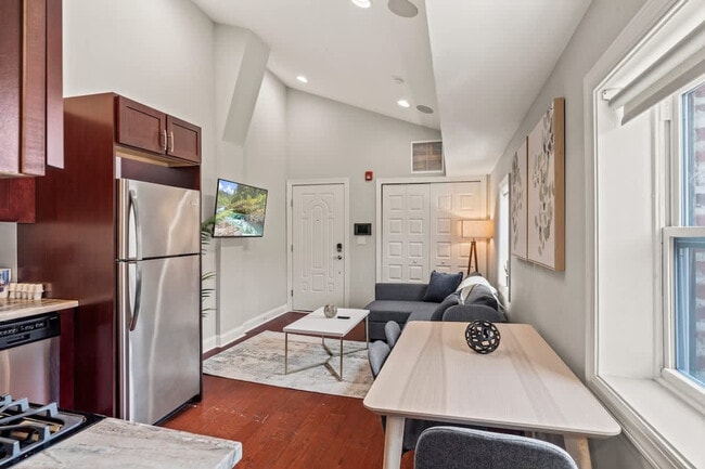 Building Photo - 606 S 2nd St Unit ID1057050P