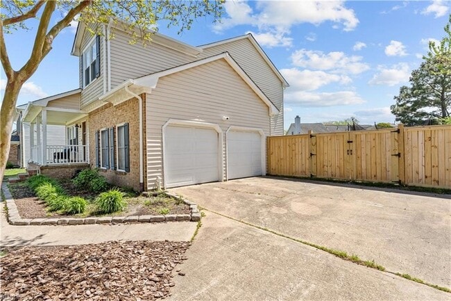 Photo - 1573 Devon Way