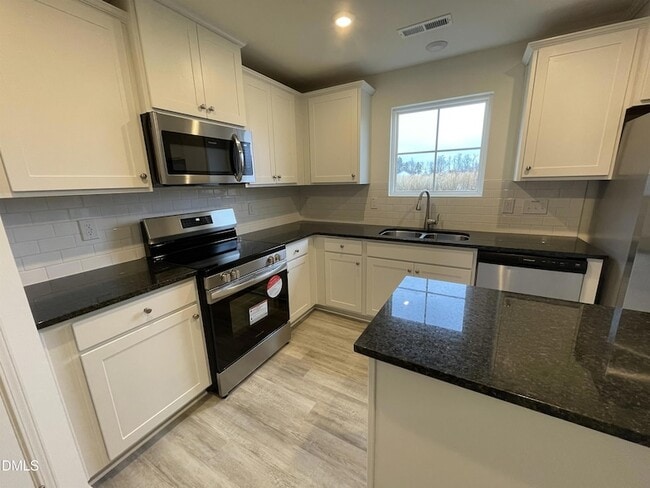 Photo - 49 Suhani Ln