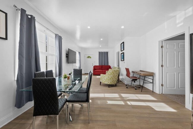 Building Photo - 4878 Tarnow St Unit ID1337412P