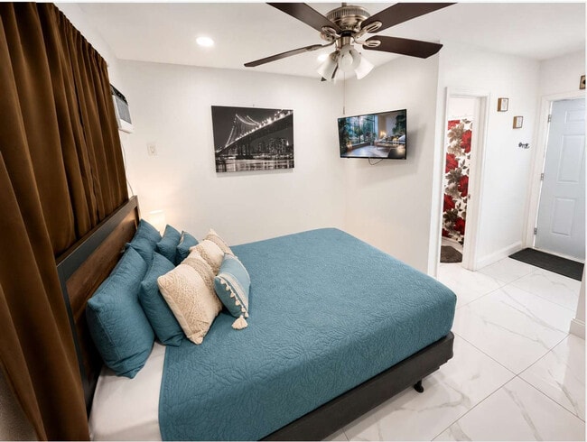 Building Photo - 338 Van Buren St Unit SI FL1-ID1520241P