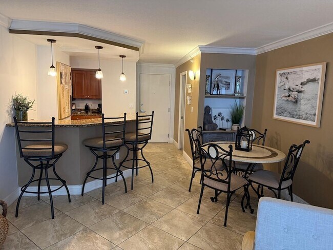 Building Photo - 6917 Collins Ave Unit 506