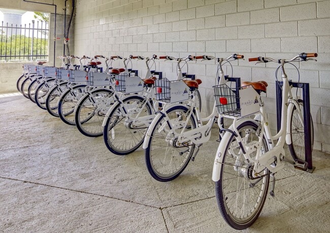 Building Photo - The Pinnacle on 31st Street