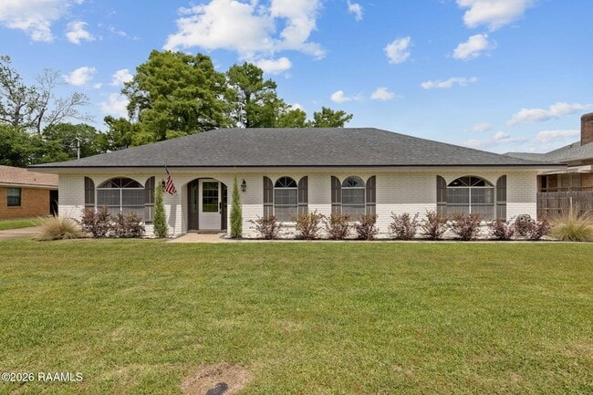 Building Photo - 610 E Demanade Dr