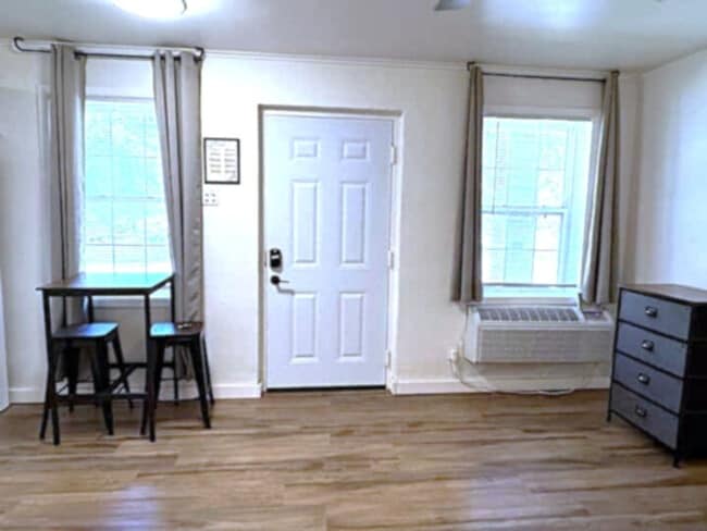 Building Photo - 802 S Elm St Unit SI ID1296539P