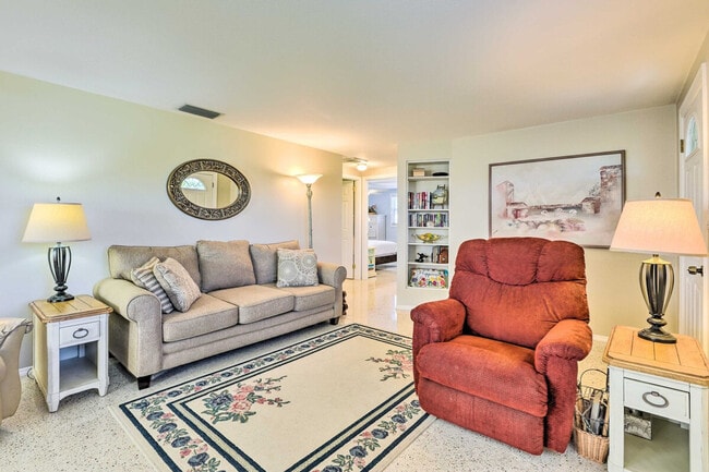 Building Photo - 896 S Venice Blvd Unit SI ID1385782P