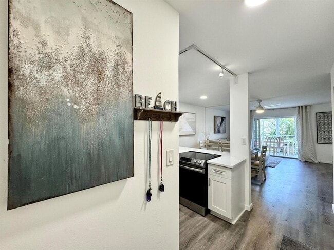 Building Photo - 2811 Garden Dr S Unit 209