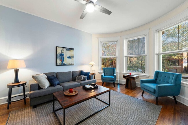 Building Photo - 6229 N Wayne Ave Unit ID1372301P