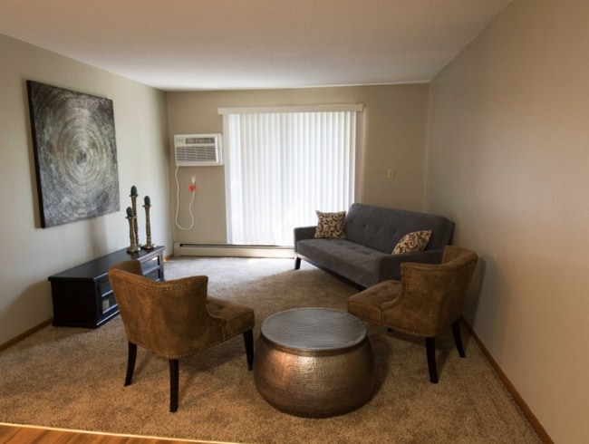 Photo - Kings Kourt Apartments