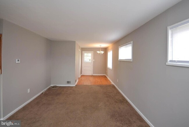 Photo - 5000 Surrey Ln