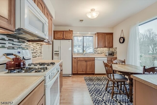 Photo - 7 Eagle Dr