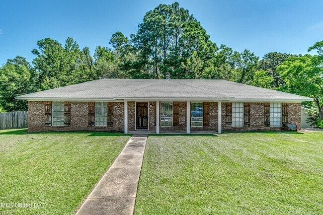 Photo - 348 Durham Ct