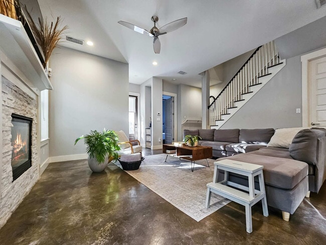 Building Photo - 803B Dawson Rd Unit ID1347459P