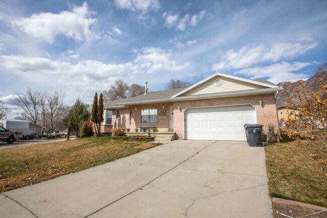 Photo - 671 E Center St Unit ID1249830P