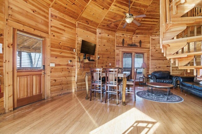 Building Photo - 1080 Towering Oaks Dr Unit ID1373337P